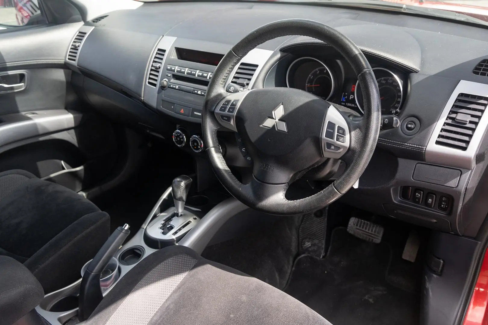 2012 Mitsubishi Outlander Gallery Image 7