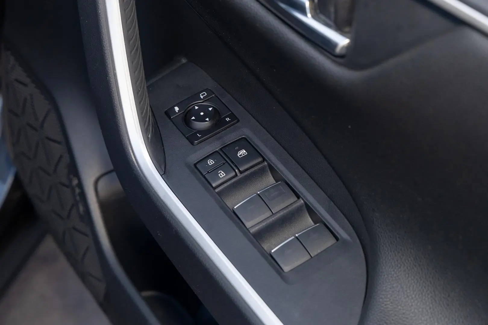 2022 Toyota RAV4 Gallery Image 18