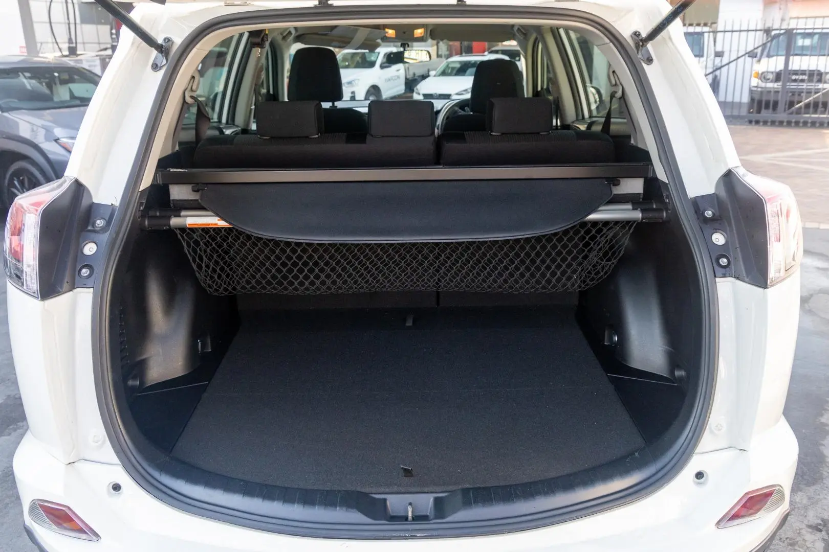2016 Toyota RAV4 Gallery Image 19