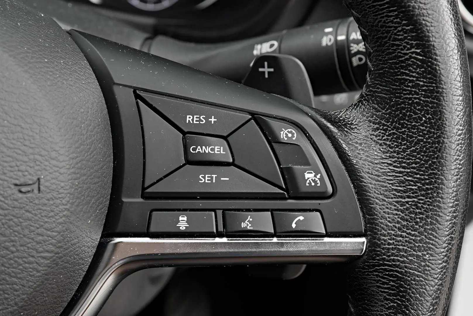 2020 Nissan JUKE Gallery Image 11