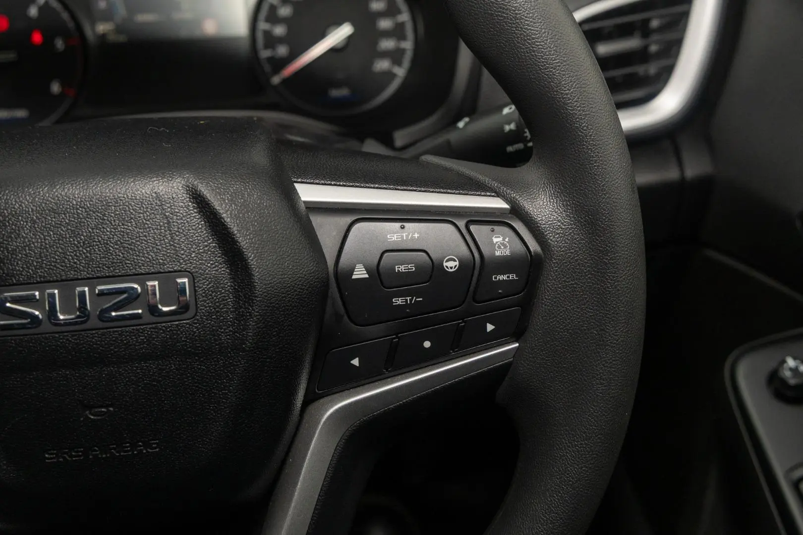 2022 Isuzu MU-X Gallery Image 12