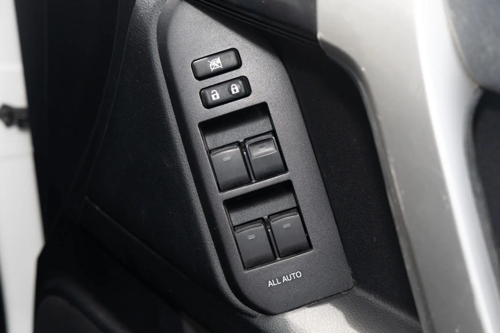 2022 Toyota Landcruiser Prado Gallery Image 18