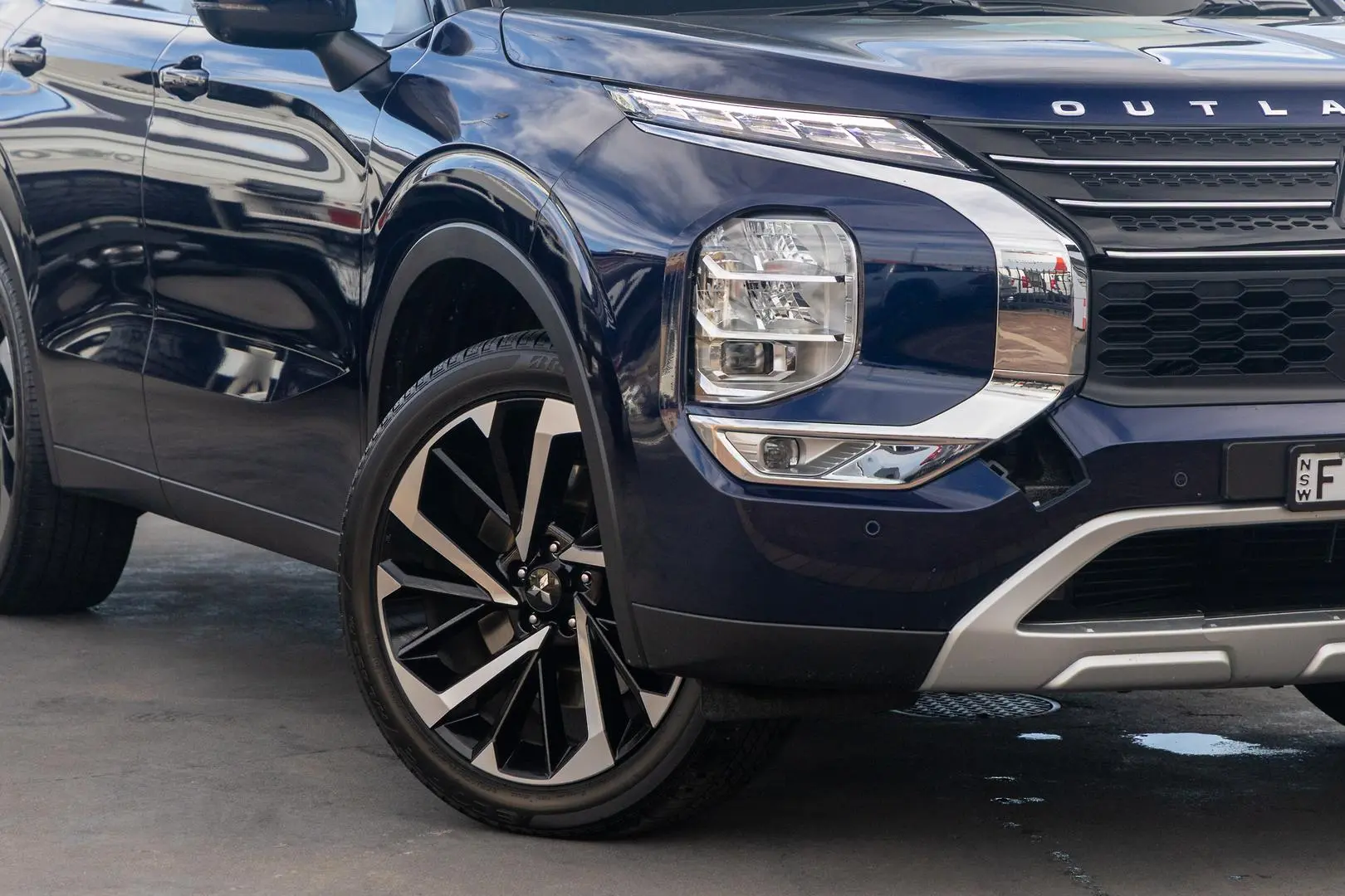 2024 Mitsubishi Outlander Gallery Image 6