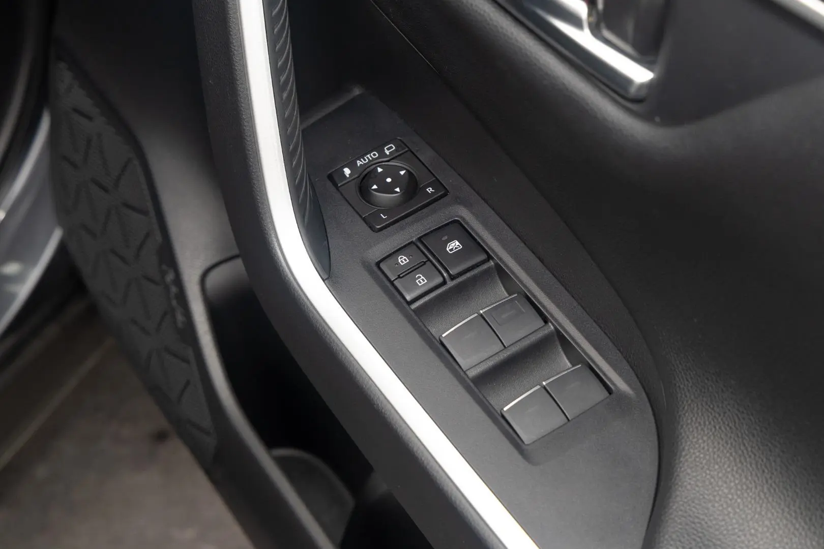 2022 Toyota RAV4 Gallery Image 18