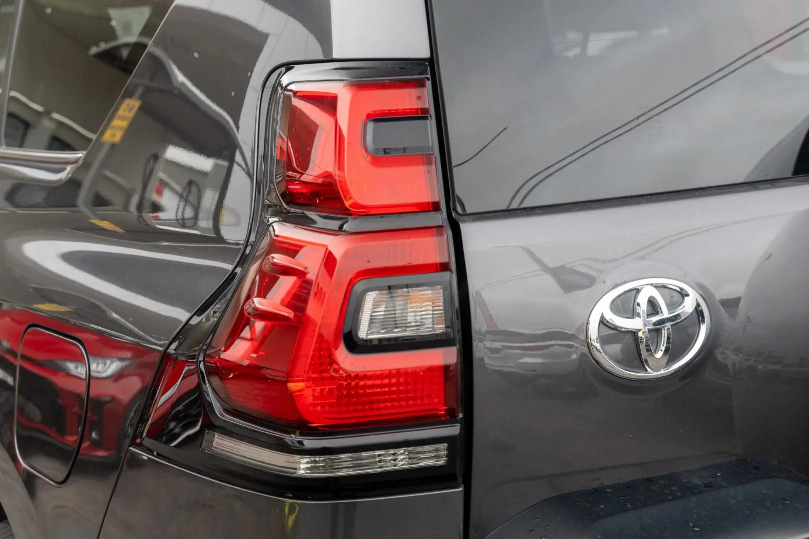 2019 Toyota Landcruiser Prado Gallery Image 20