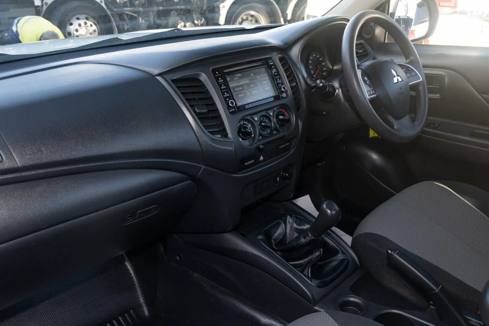 2021 Mitsubishi Triton Gallery Image 8