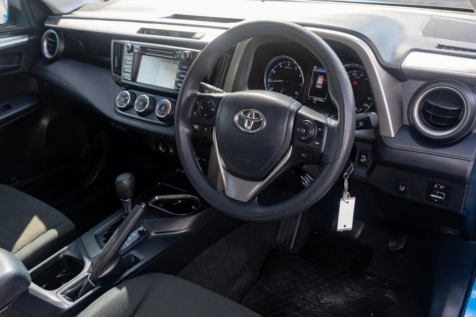2017 Toyota RAV4 Gallery Image 7