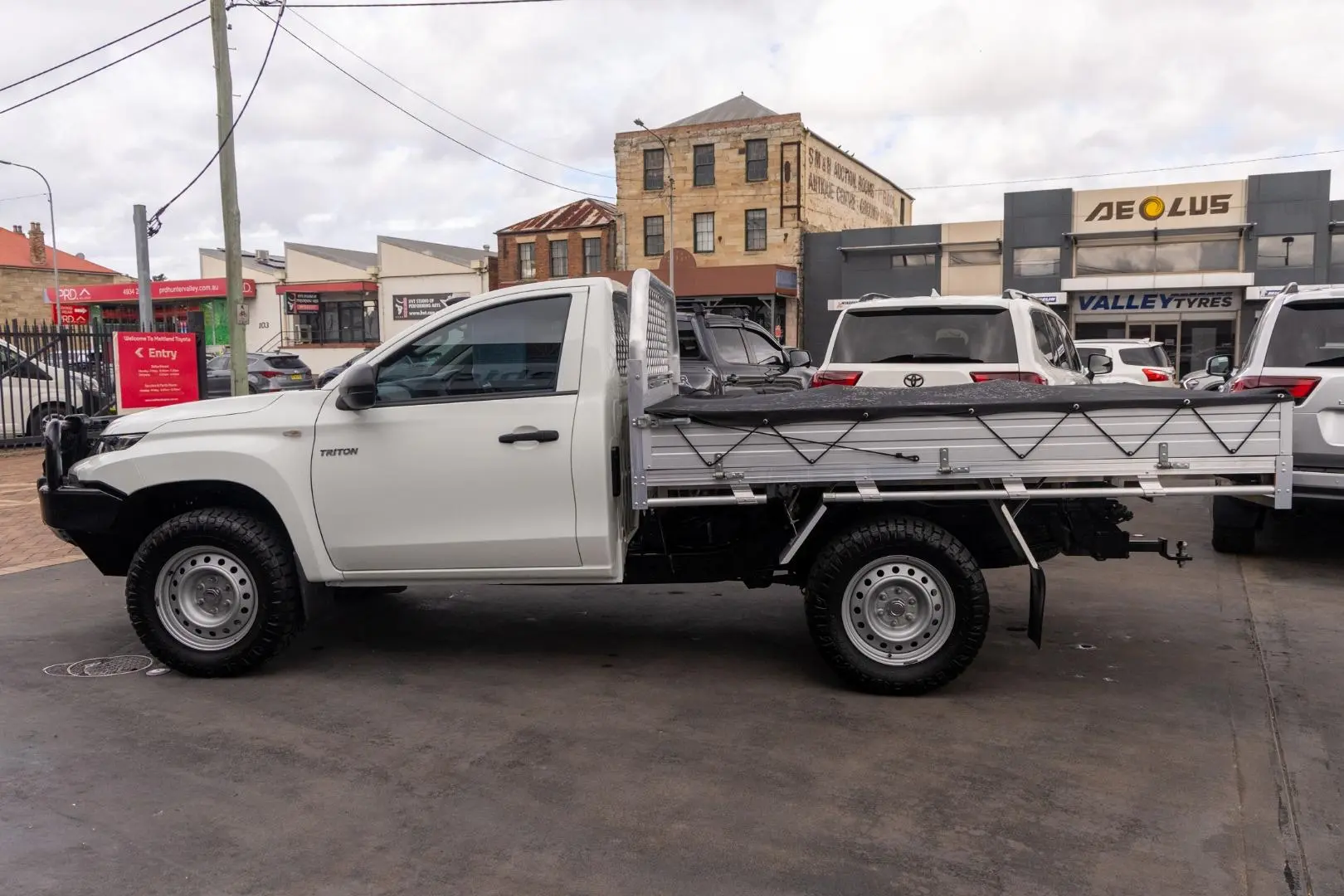 2022 Mitsubishi Triton Gallery Image 3