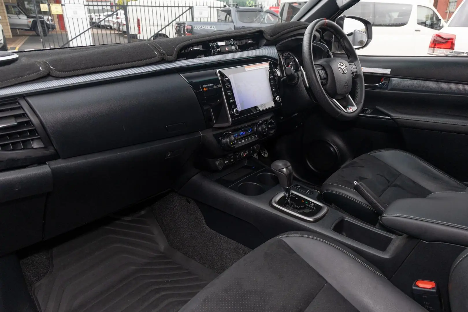 2024 Toyota Hilux Gallery Image 8