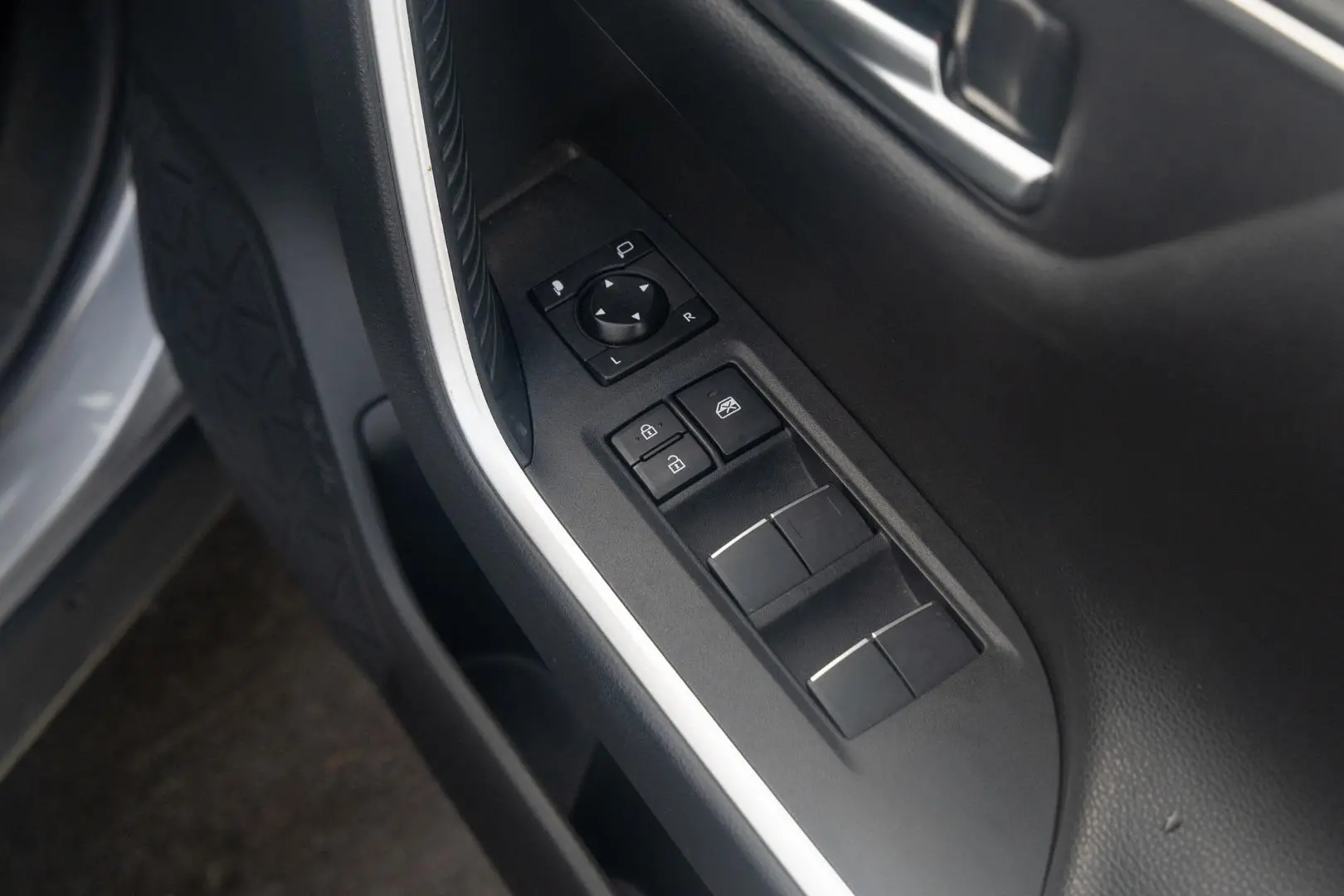 2020 Toyota RAV4 Gallery Image 18