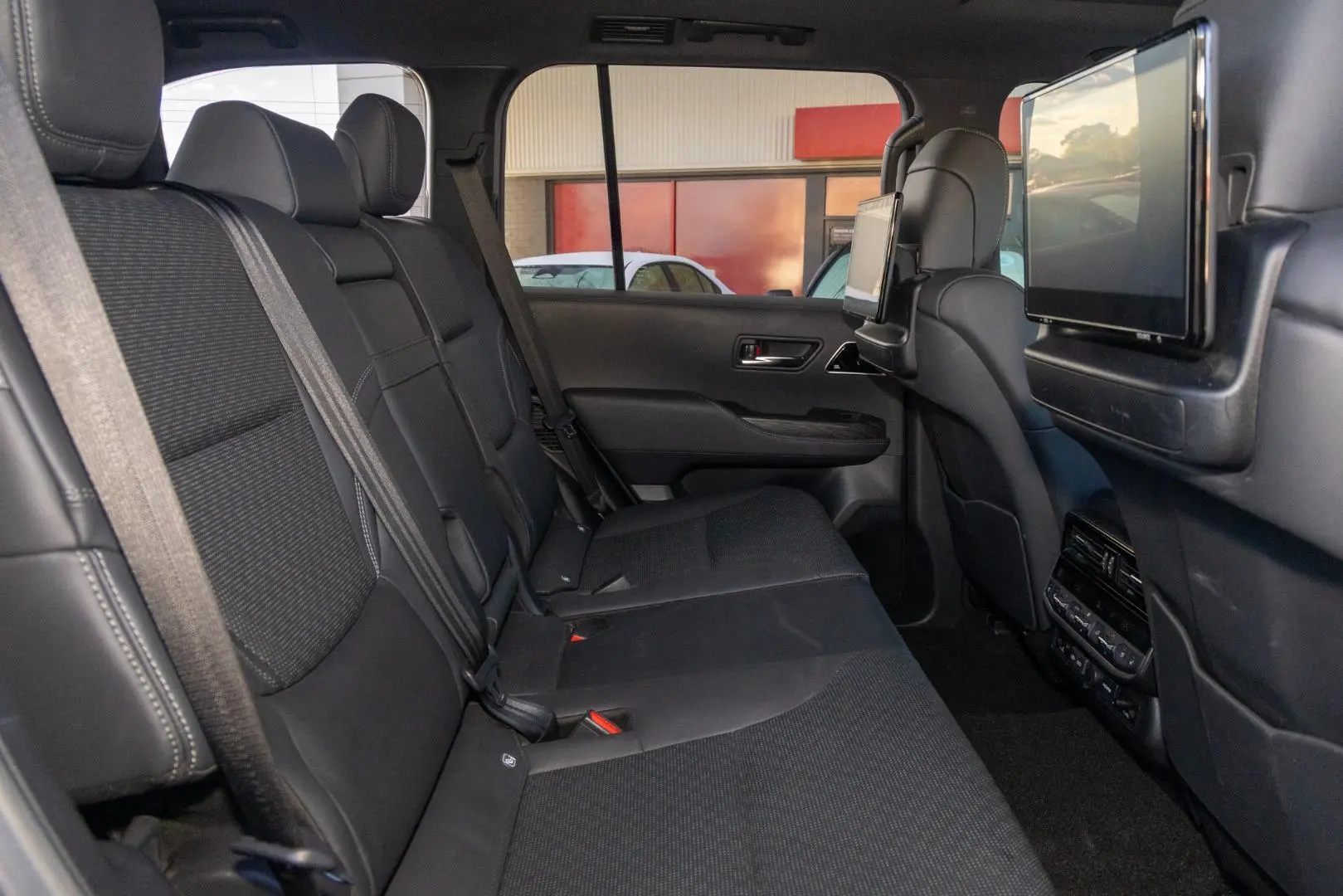 2022 Toyota Landcruiser Gallery Image 9