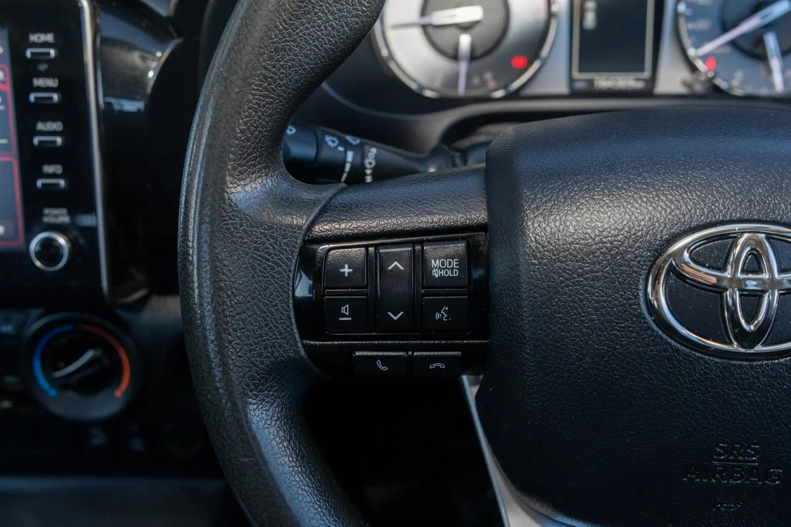 2020 Toyota Hilux Gallery Image 11