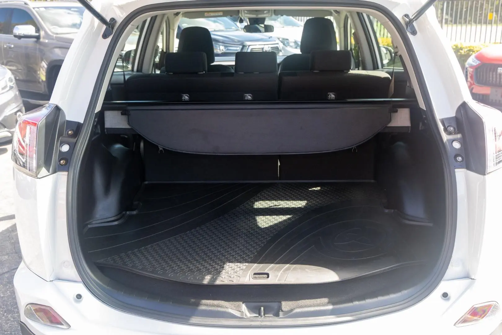 2018 Toyota RAV4 Gallery Image 19