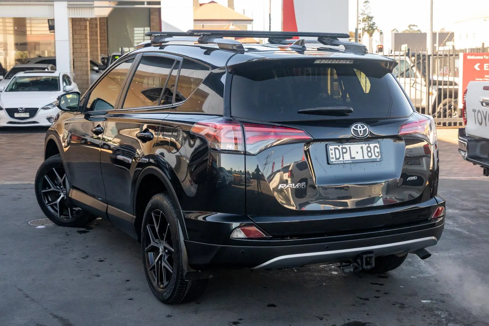 2017 Toyota RAV4 Gallery Image 2