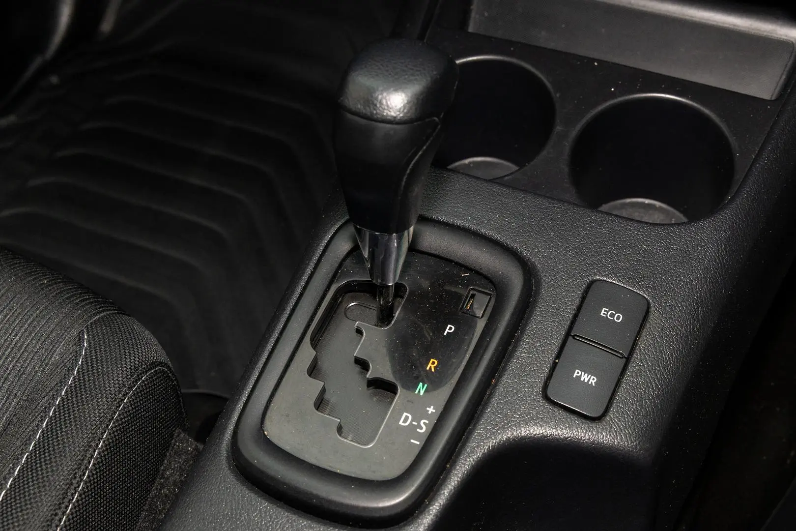 2022 Toyota Hilux Gallery Image 16