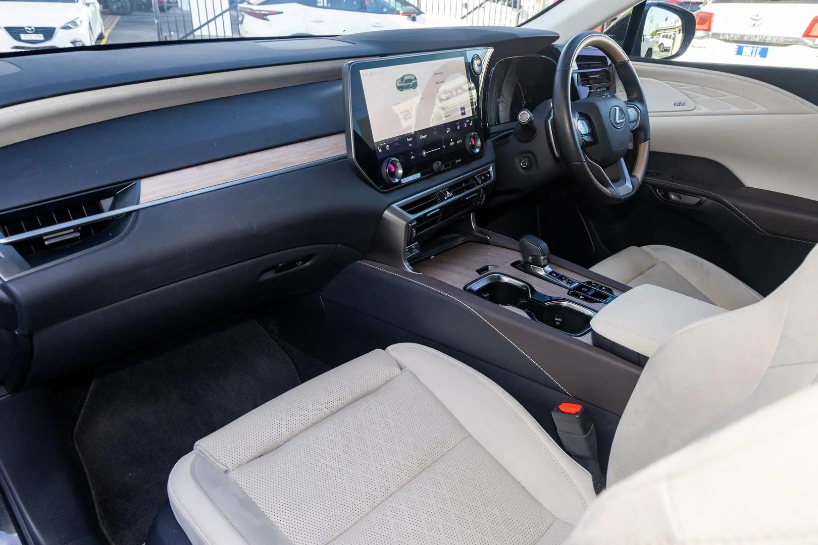 2024 Lexus RX Gallery Image 8