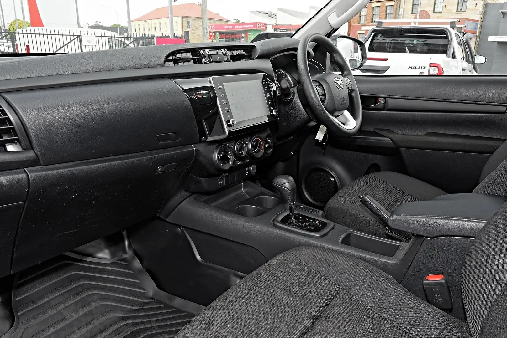 2025 Toyota Hilux Gallery Image 8