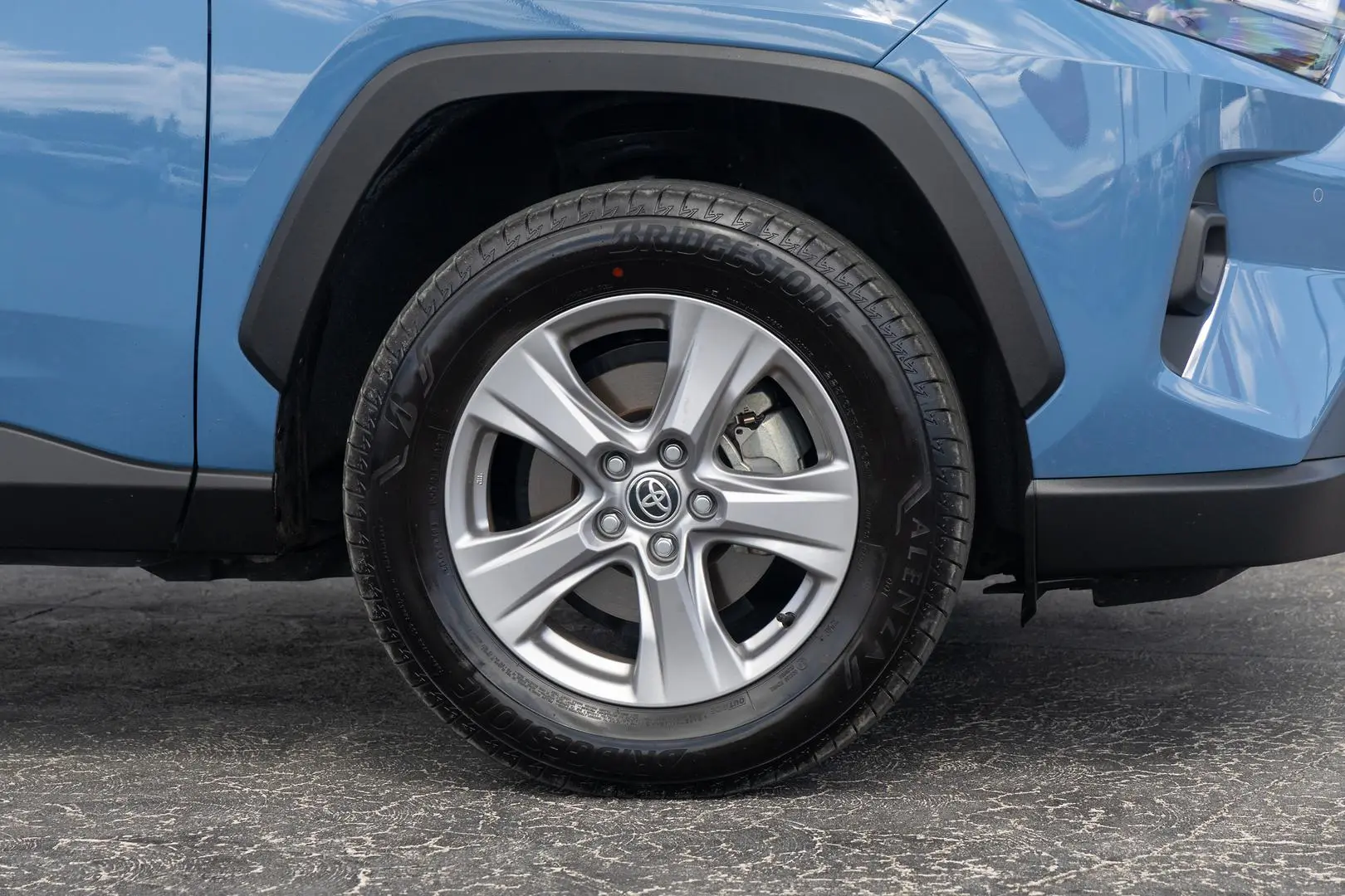 2025 Toyota RAV4 Gallery Image 21