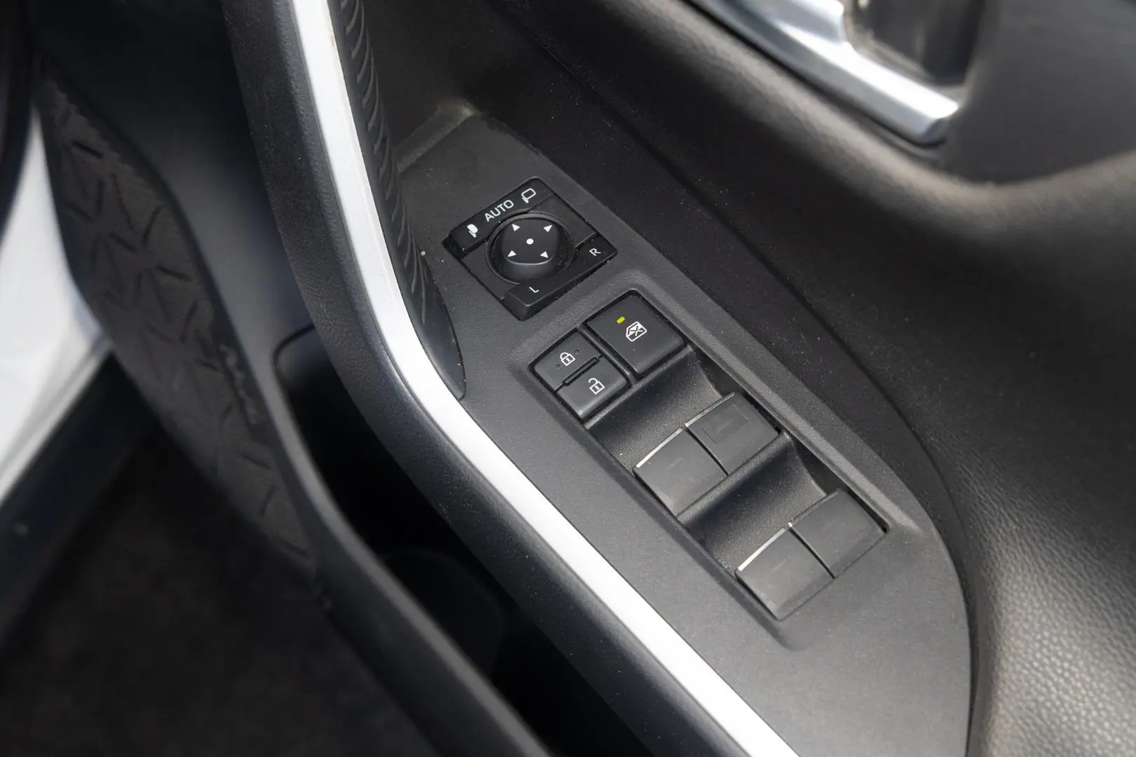 2024 Toyota RAV4 Gallery Image 18