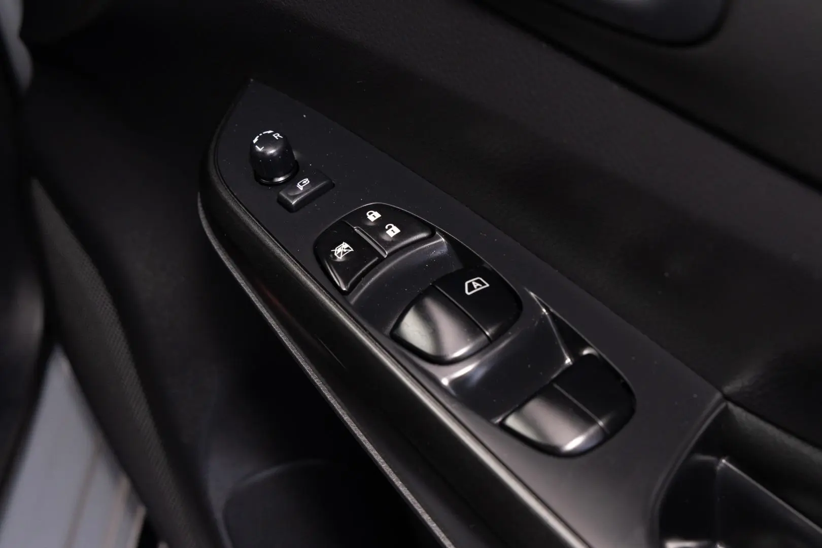 2021 Nissan Navara Gallery Image 18