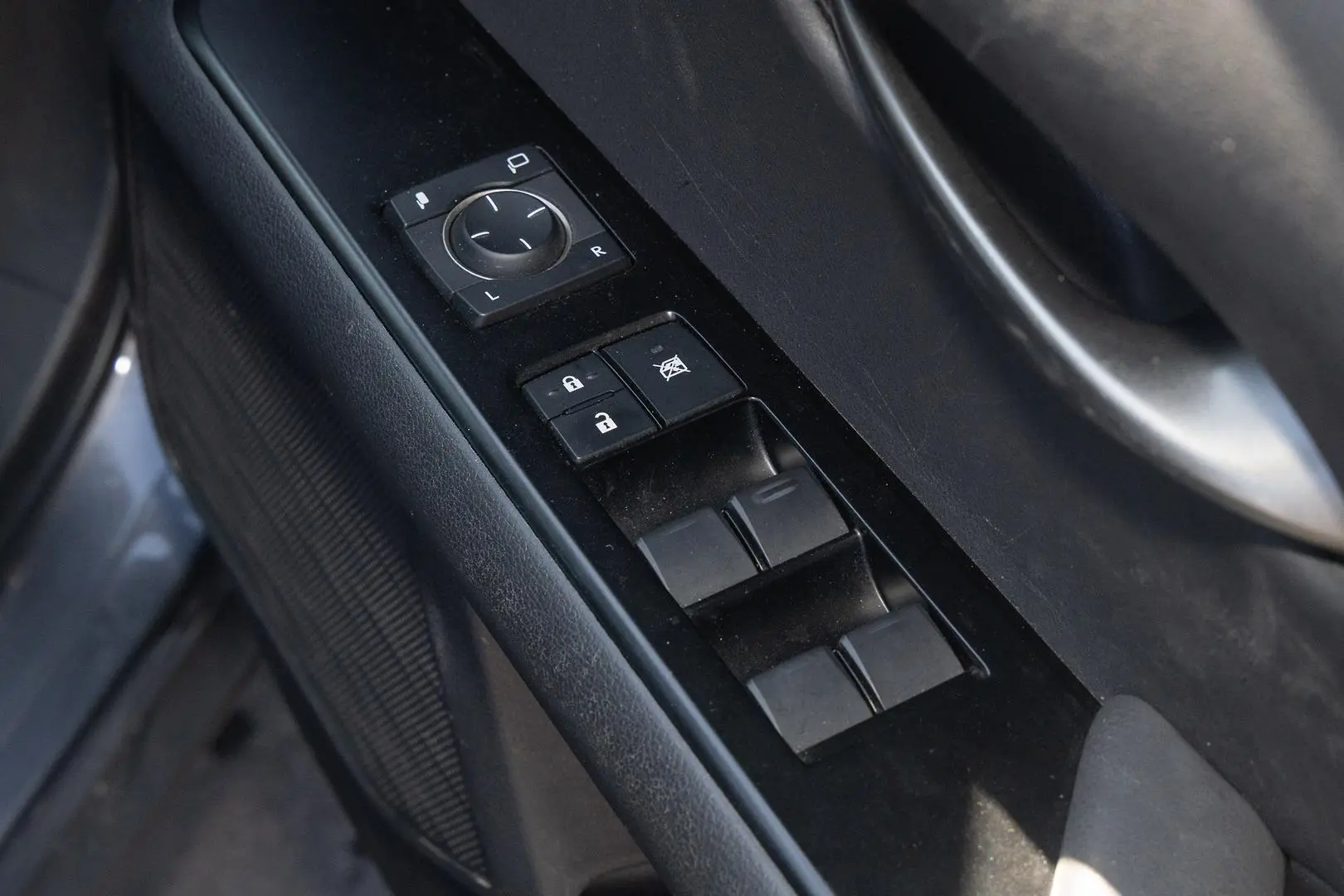 2020 Lexus UX Gallery Image 19