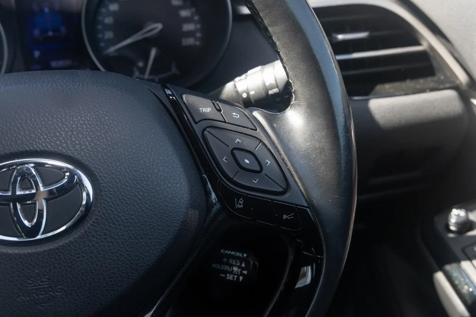 2018 Toyota C-HR Gallery Image 12
