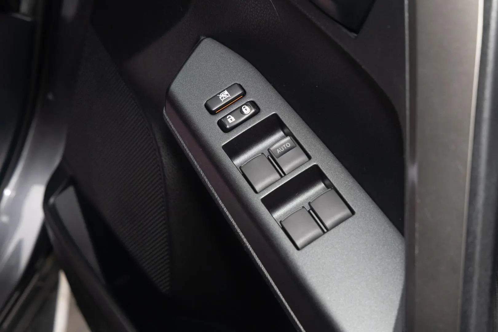 2017 Toyota RAV4 Gallery Image 17
