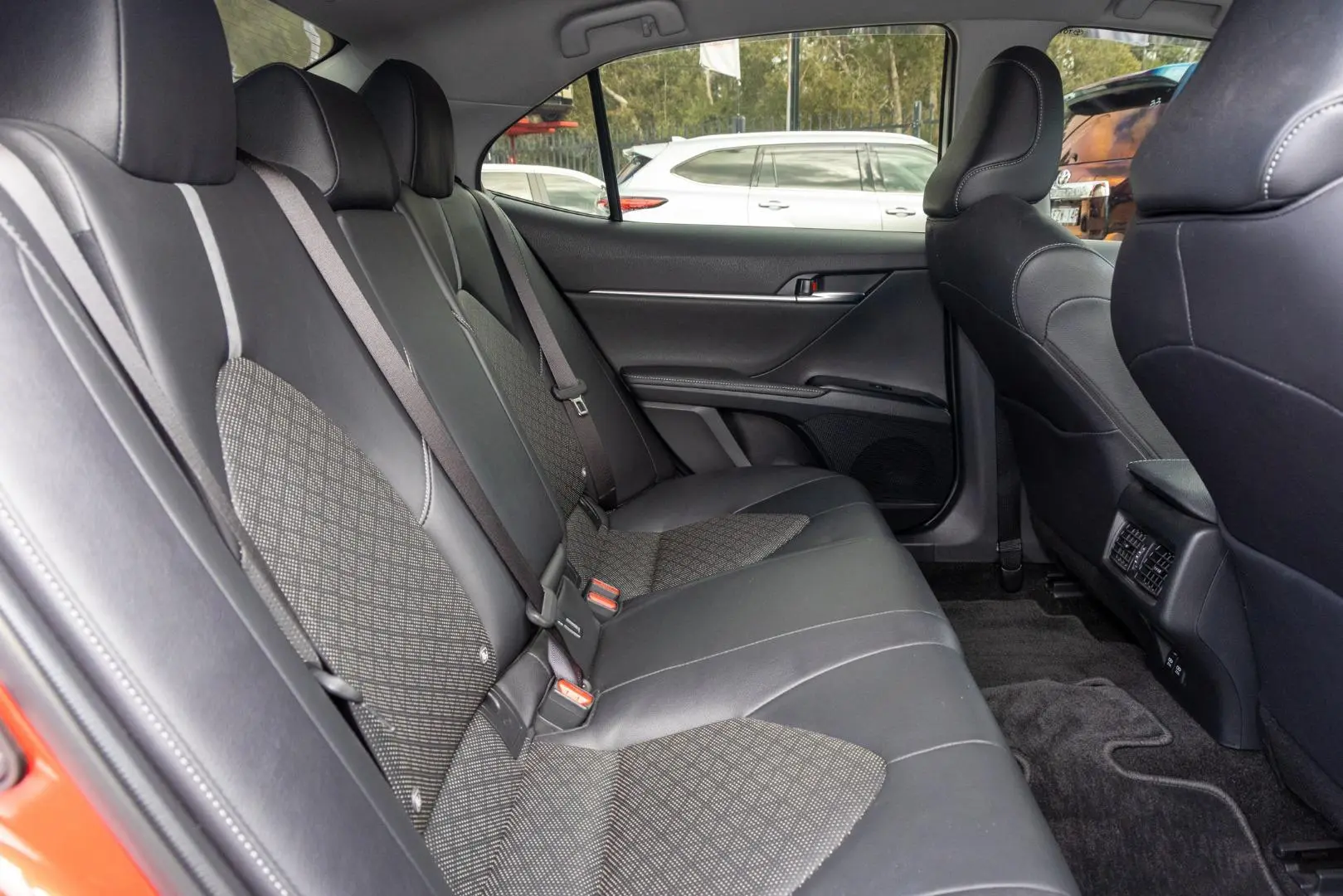 2019 Toyota Camry Gallery Image 9