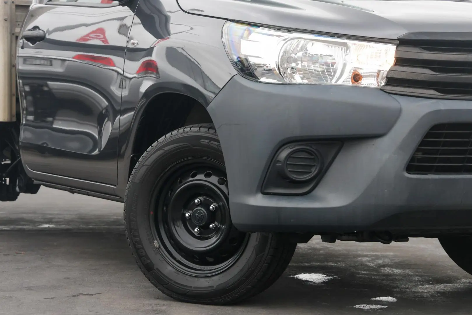 2019 Toyota Hilux Gallery Image 6