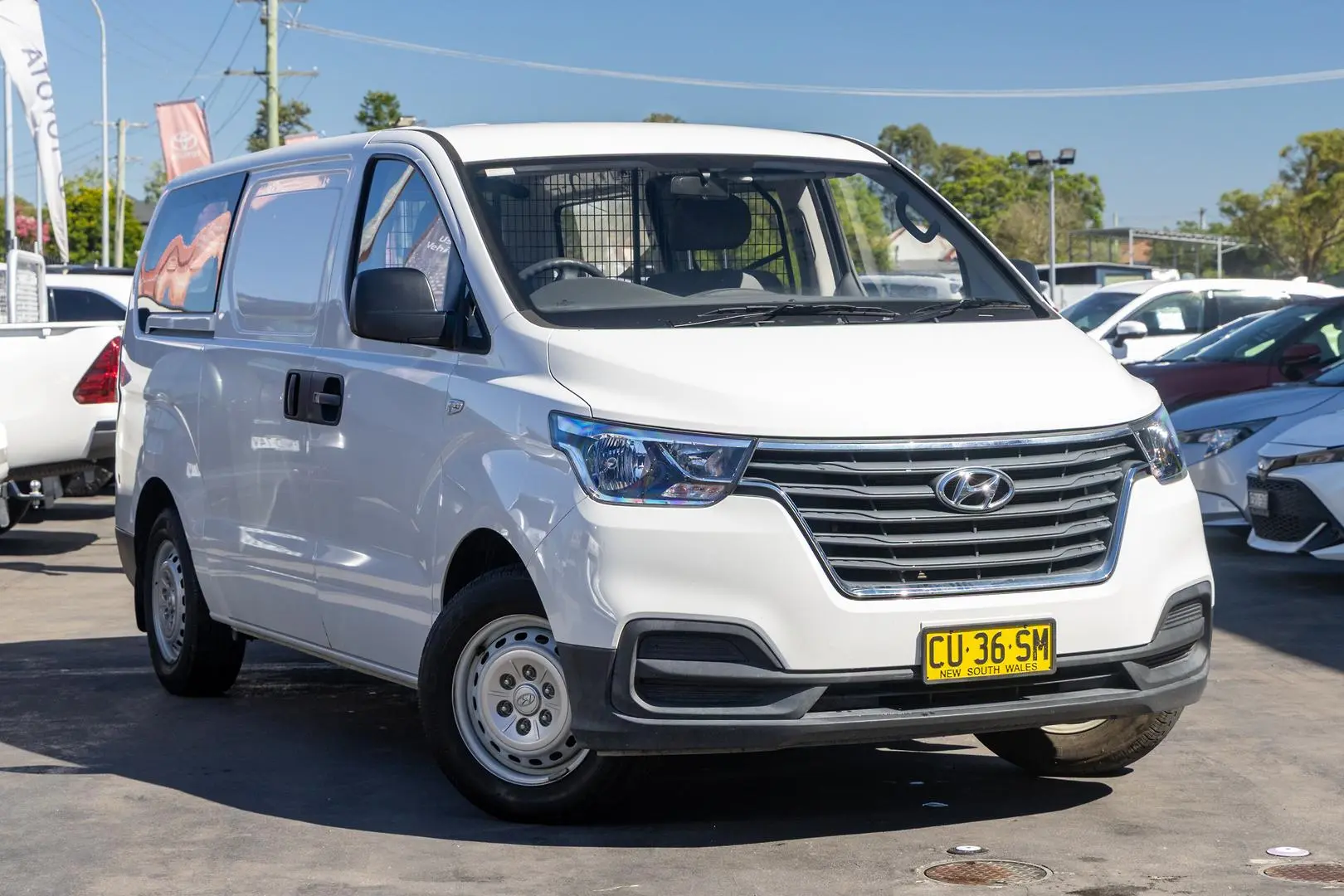 2020 Hyundai iLoad Gallery Image 1