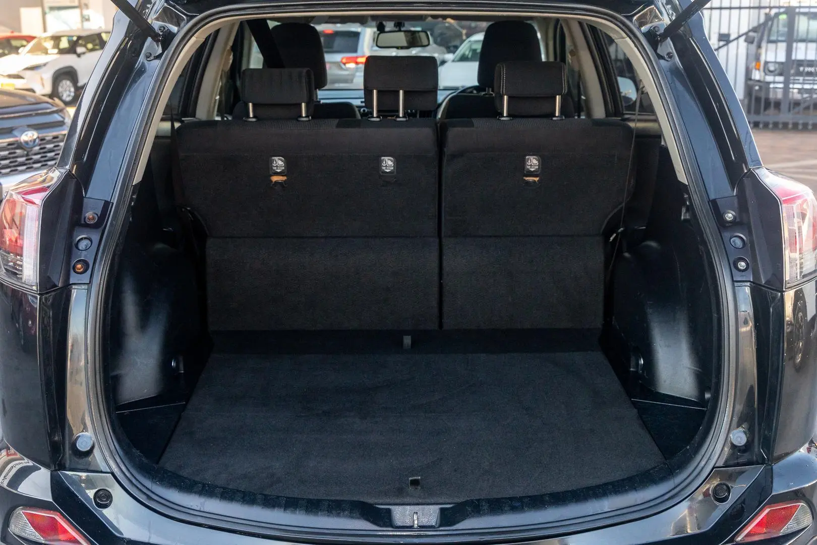 2017 Toyota RAV4 Gallery Image 18