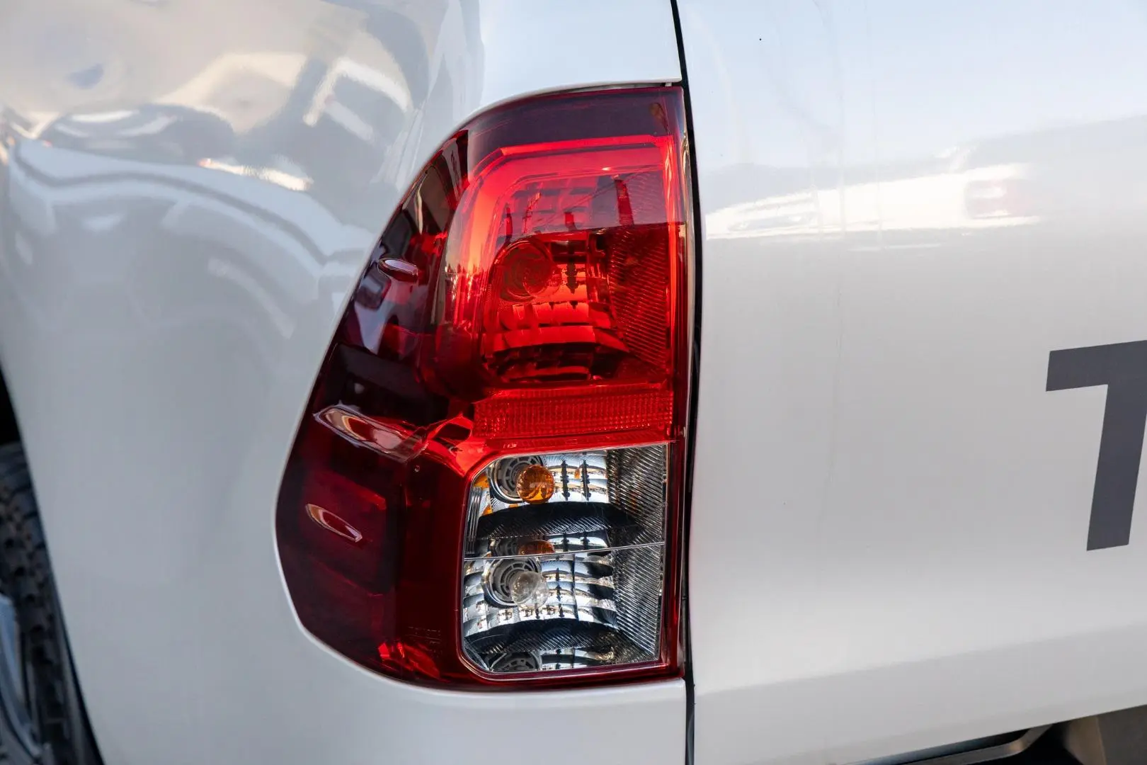2017 Toyota Hilux Gallery Image 19