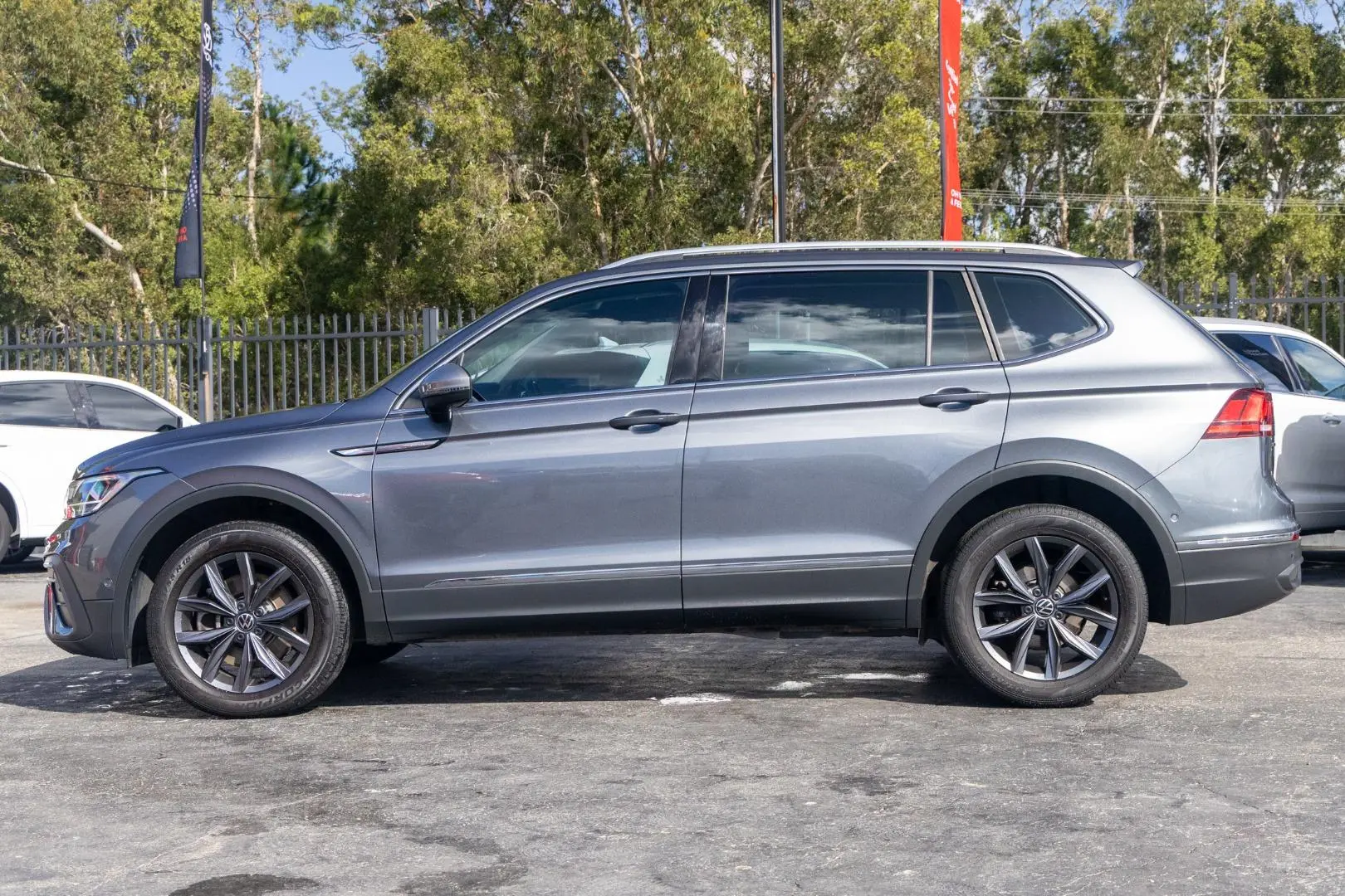 2022 Volkswagen Tiguan Gallery Image 3
