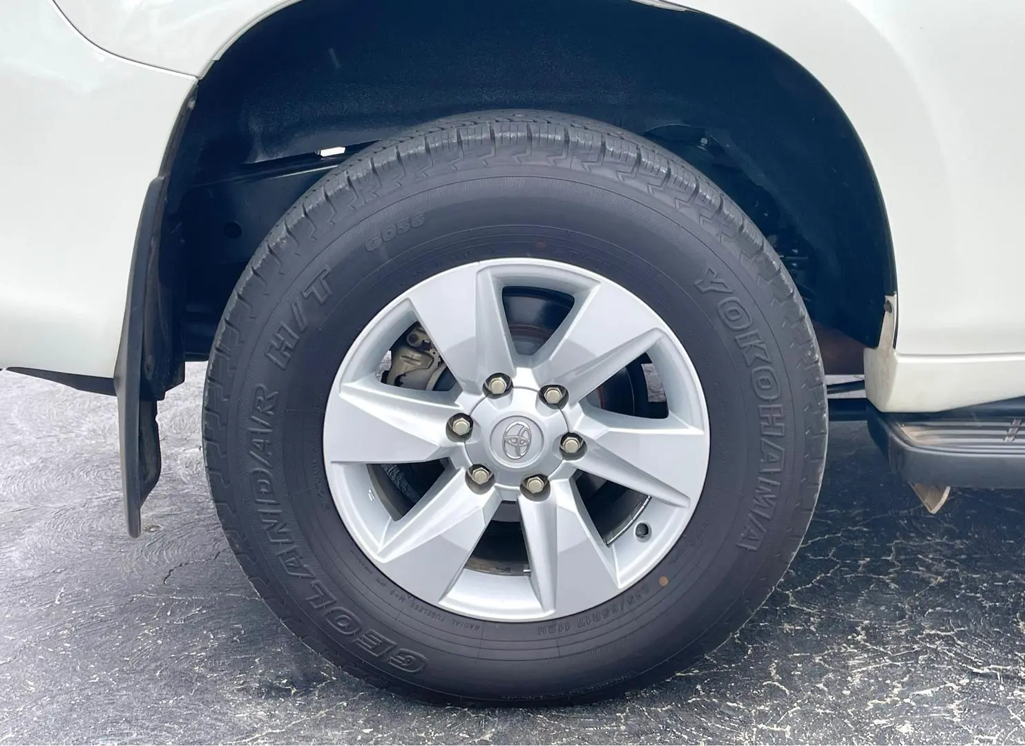 2018 Toyota Landcruiser Prado Gallery Image 21