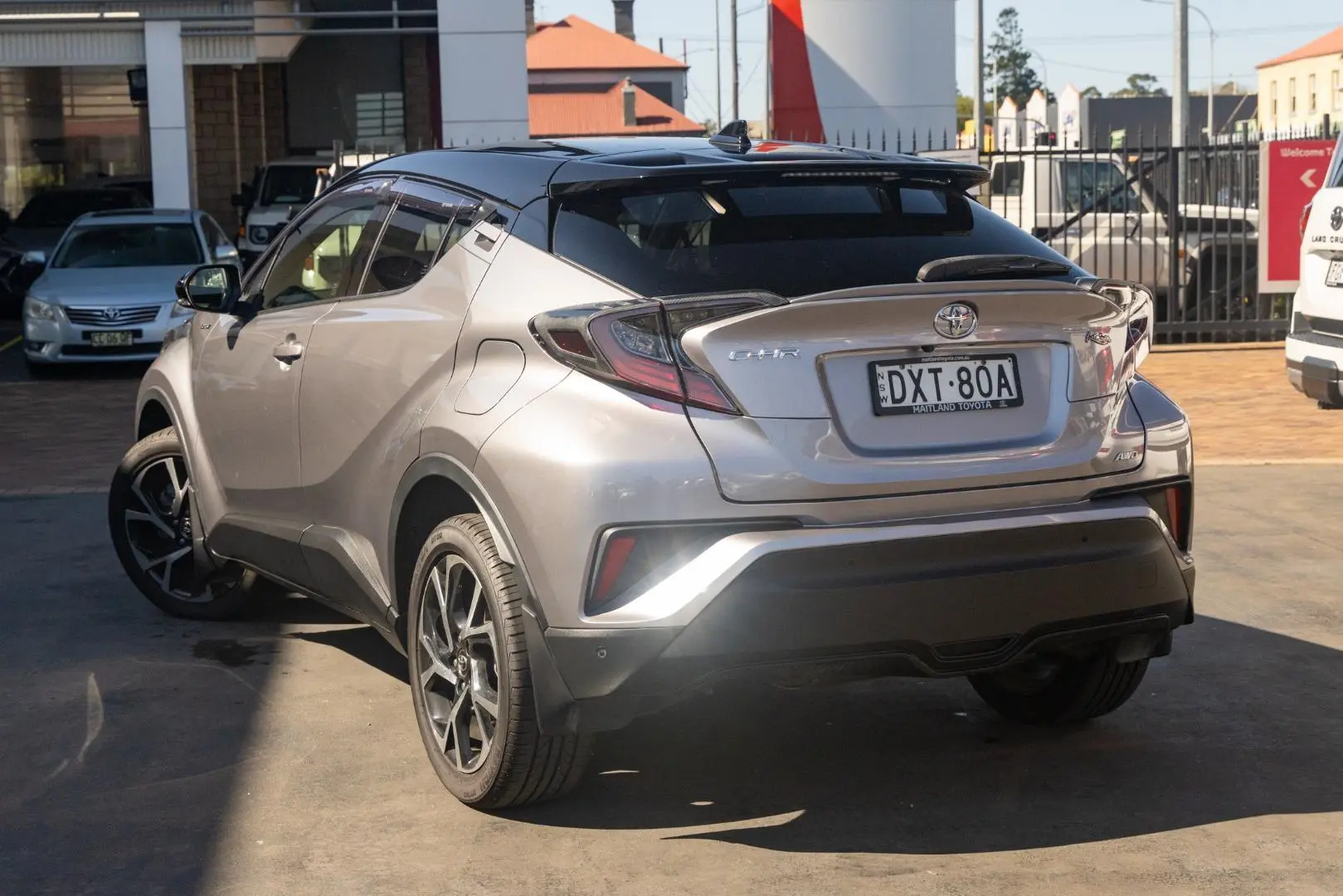 2018 Toyota C-HR Gallery Image 2