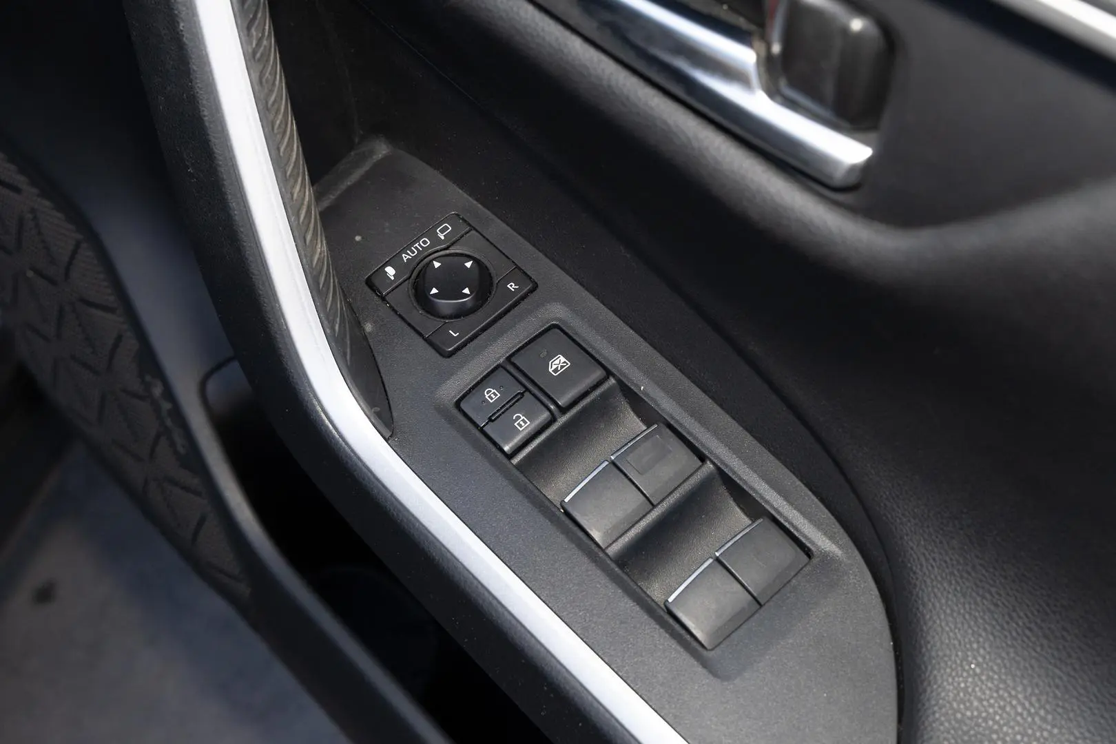 2021 Toyota RAV4 Gallery Image 18