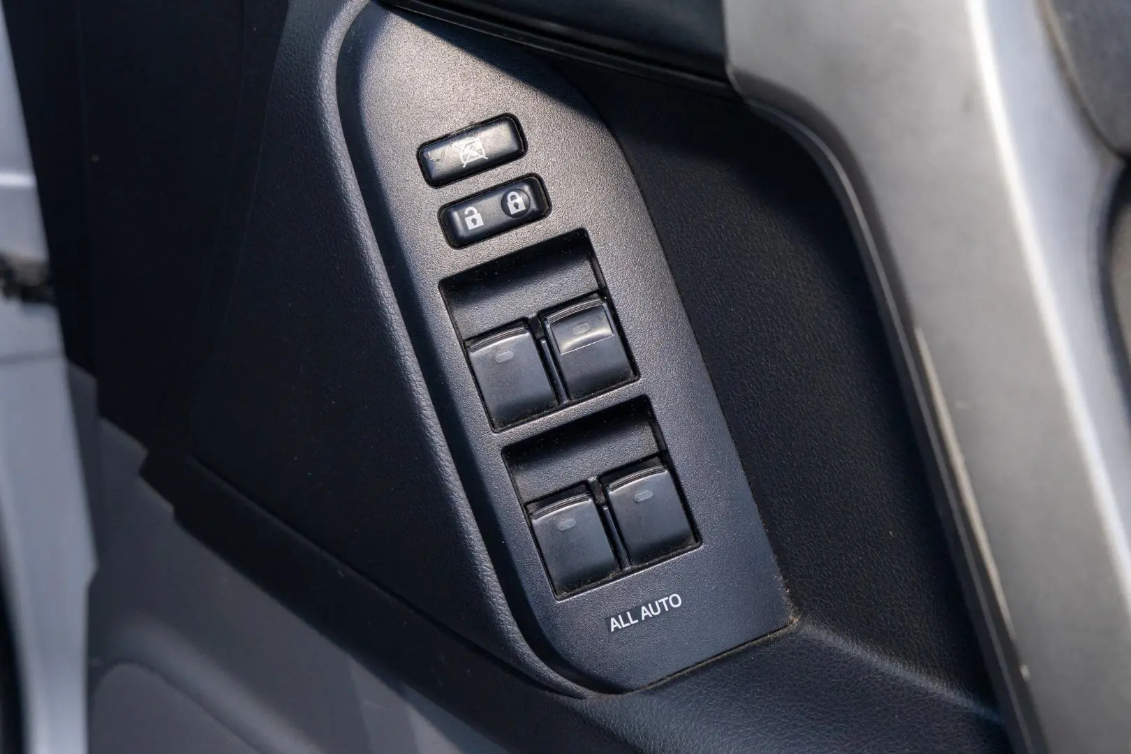 2013 Toyota Landcruiser Prado Gallery Image 18