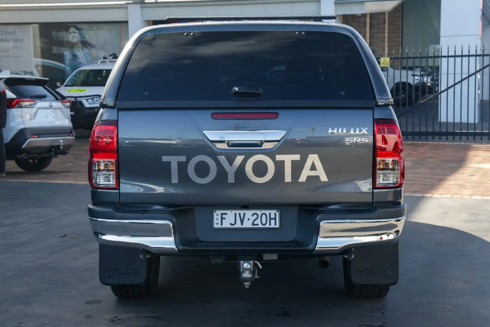 2017 Toyota Hilux Image 5