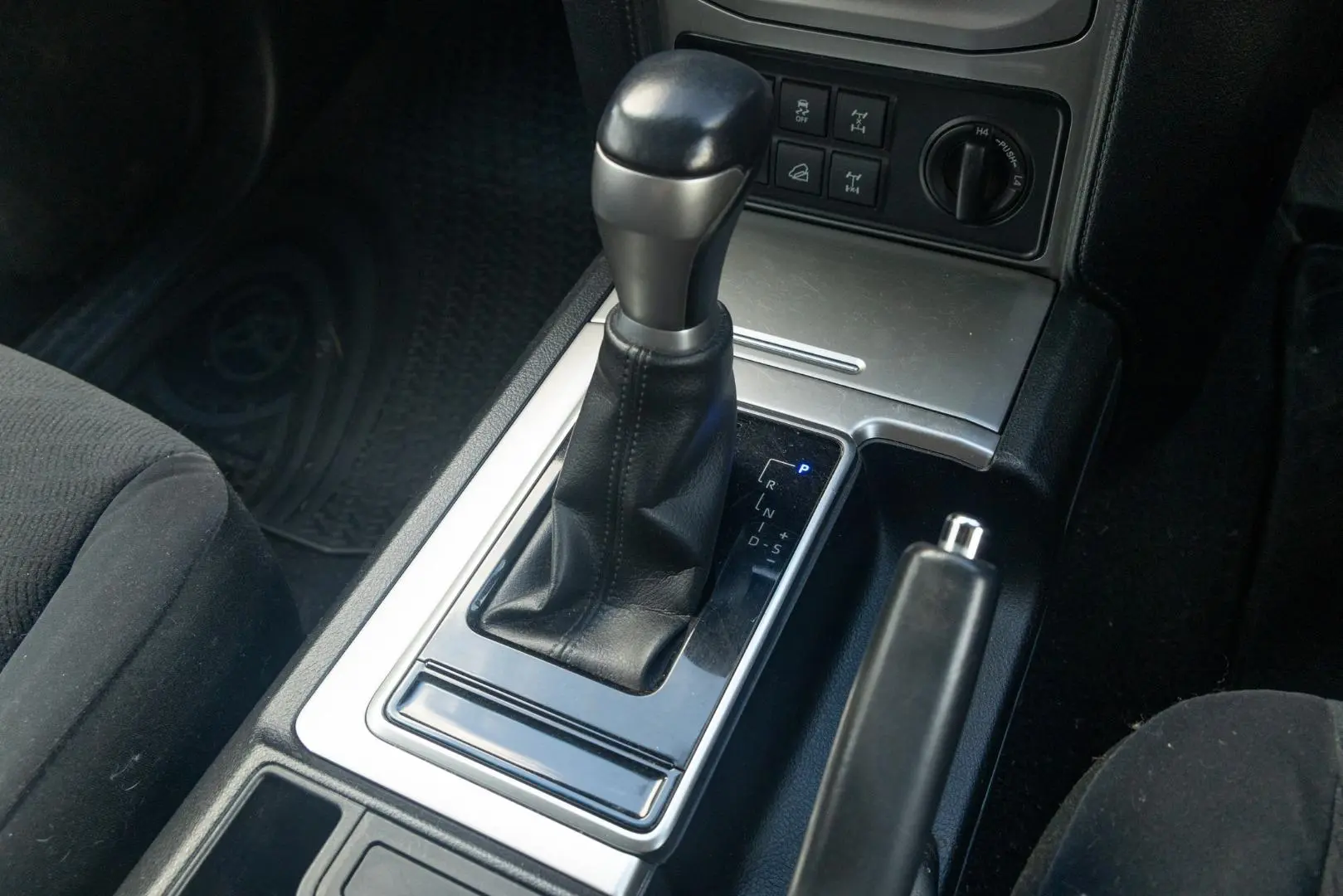2020 Toyota Landcruiser Prado Gallery Image 16
