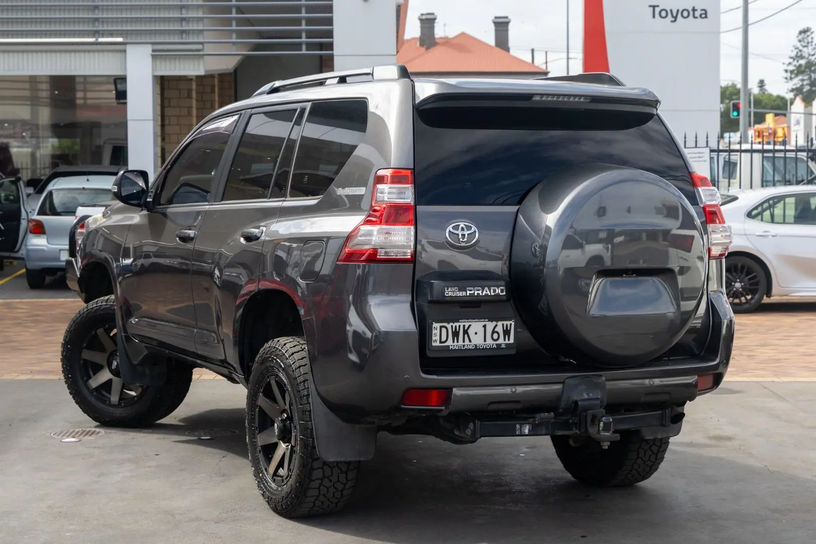 2015 Toyota Landcruiser Prado Gallery Image 2