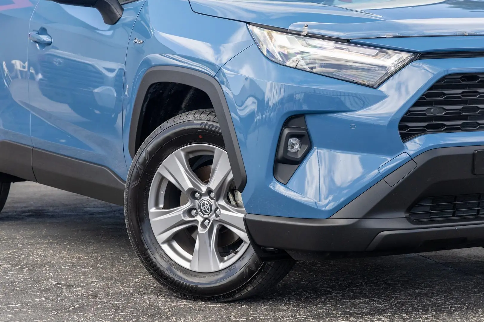 2025 Toyota RAV4 Gallery Image 6