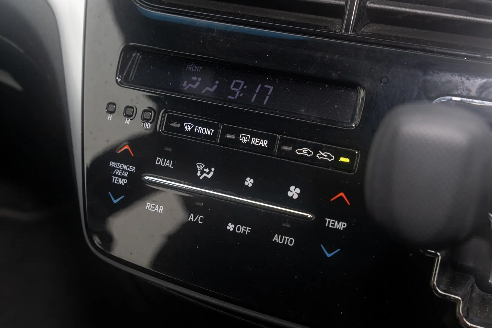 2018 Toyota Tarago Gallery Image 17