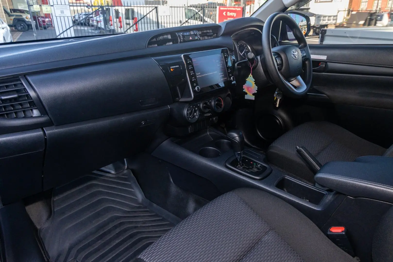 2022 Toyota Hilux Gallery Image 8