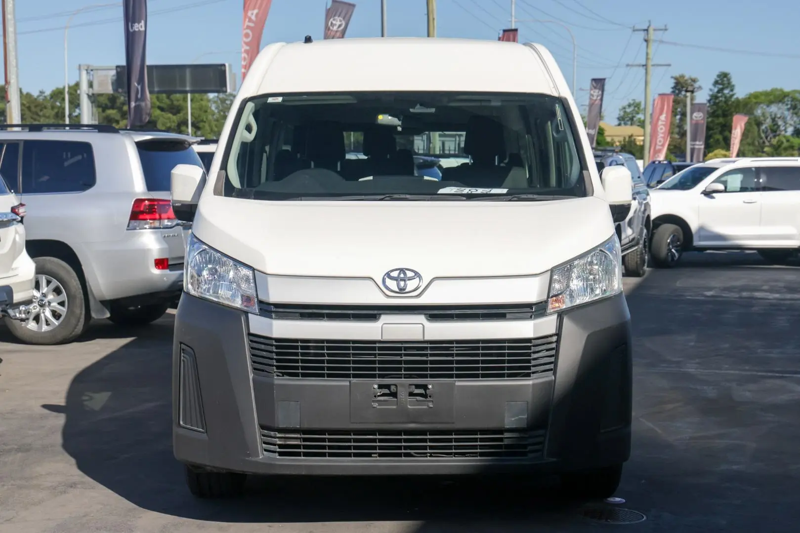 2019 Toyota Hiace Gallery Image 4