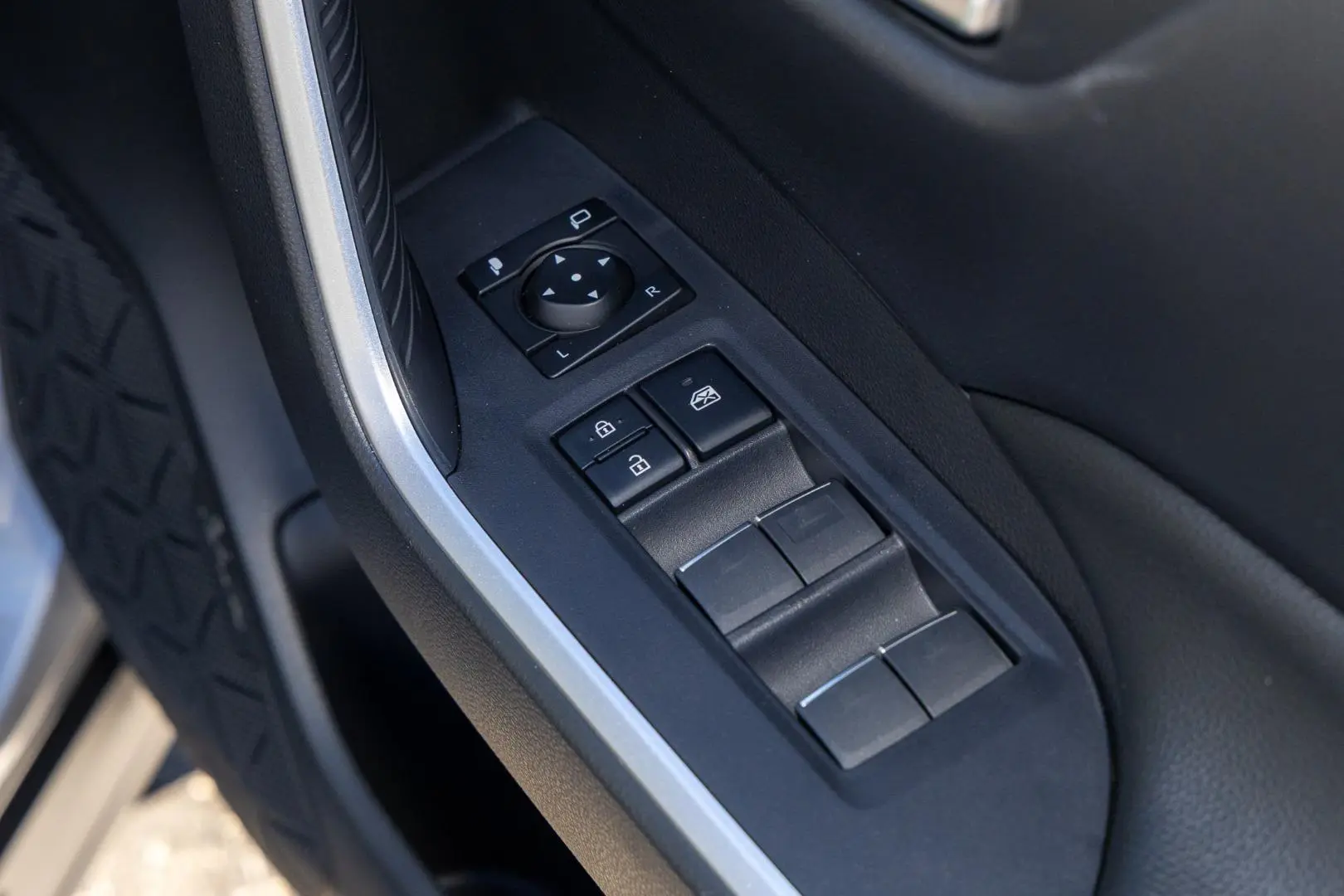 2025 Toyota RAV4 Gallery Image 18