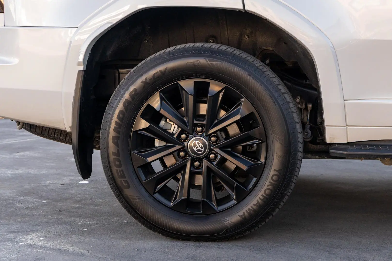 2025 Toyota Landcruiser Prado Gallery Image 22