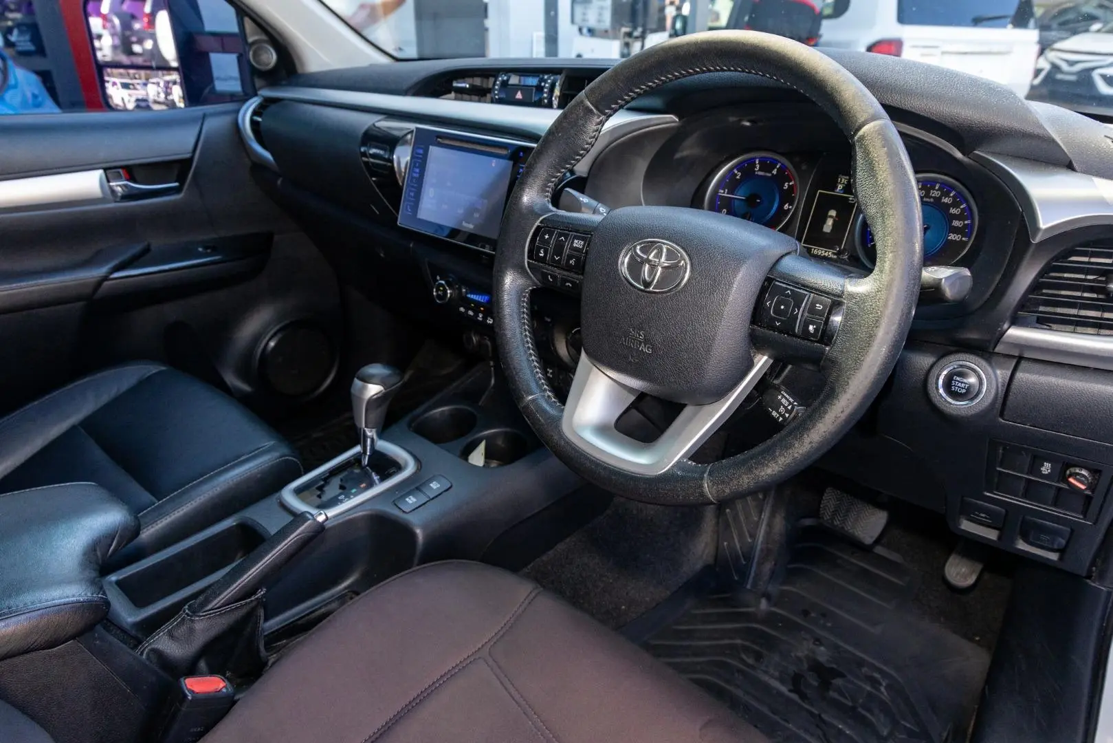 2017 Toyota Hilux Gallery Image 7