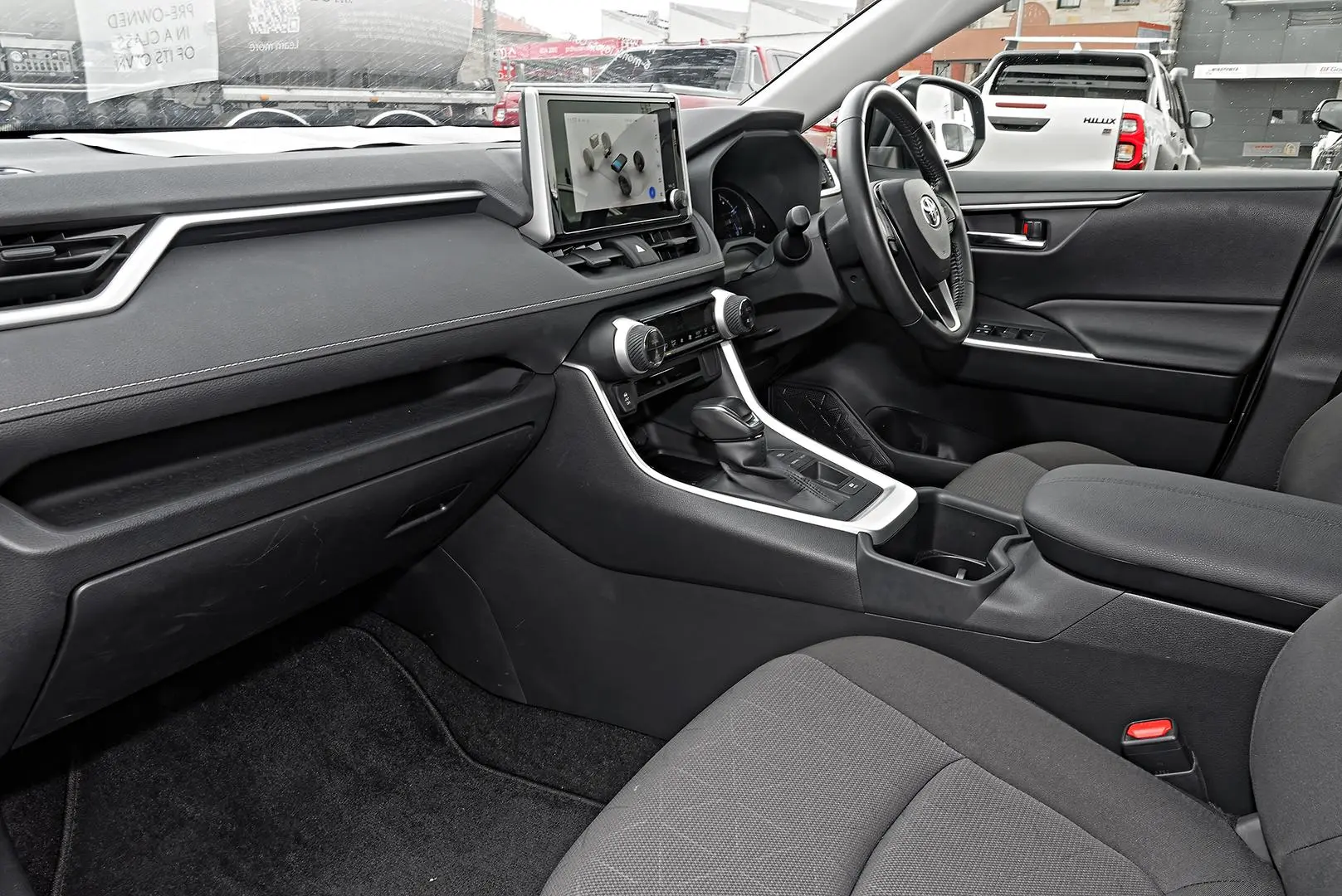 2024 Toyota RAV4 Gallery Image 8