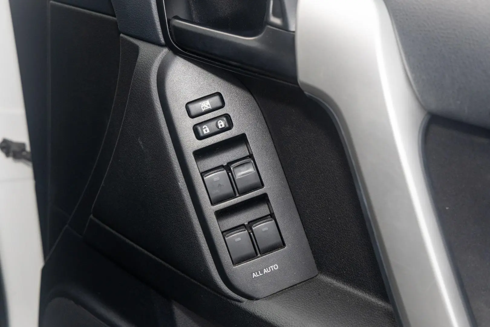 2021 Toyota Landcruiser Prado Gallery Image 17