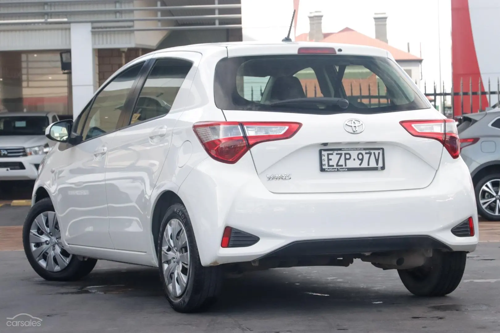 2017 Toyota Yaris Image 2